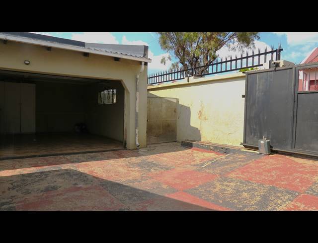 3 BEDROOM FREEHOLD FOR SALE IN KAGISO